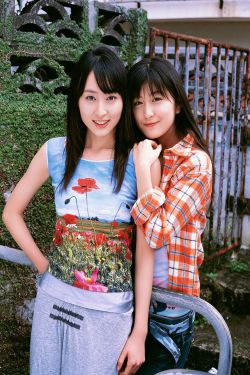 周莹躲进被子里